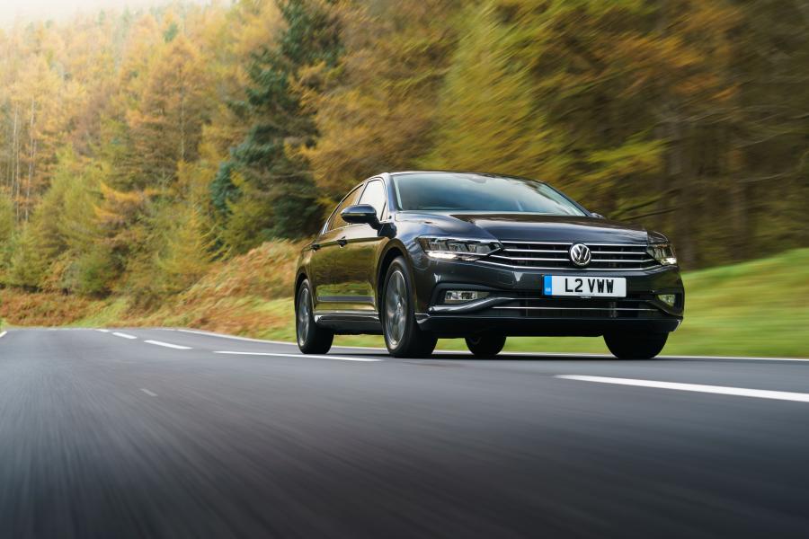  Volkswagen Passat SEL (B8) 2019 года  (UK) (фото 16 из 24)
